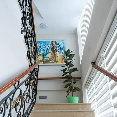 Jata فندق تيرانا