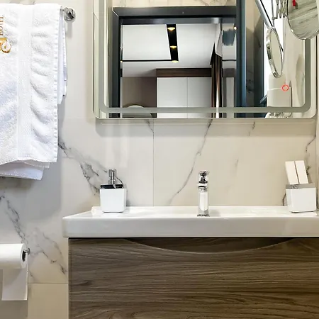 Jata فندق تيرانا