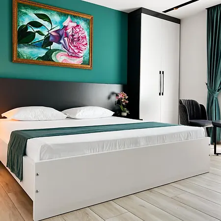 Otel Jata Tiran