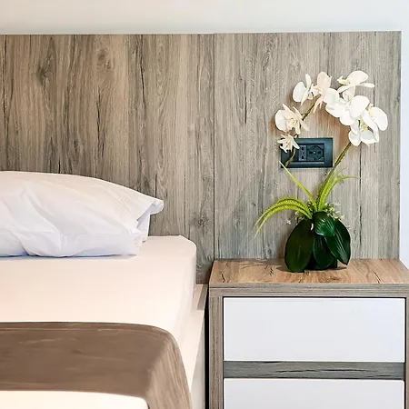 Jata فندق تيرانا